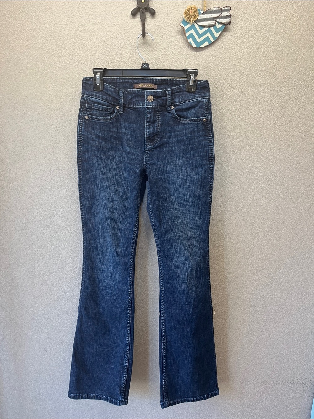 Shyanne jeans mid rise boot cut size 27